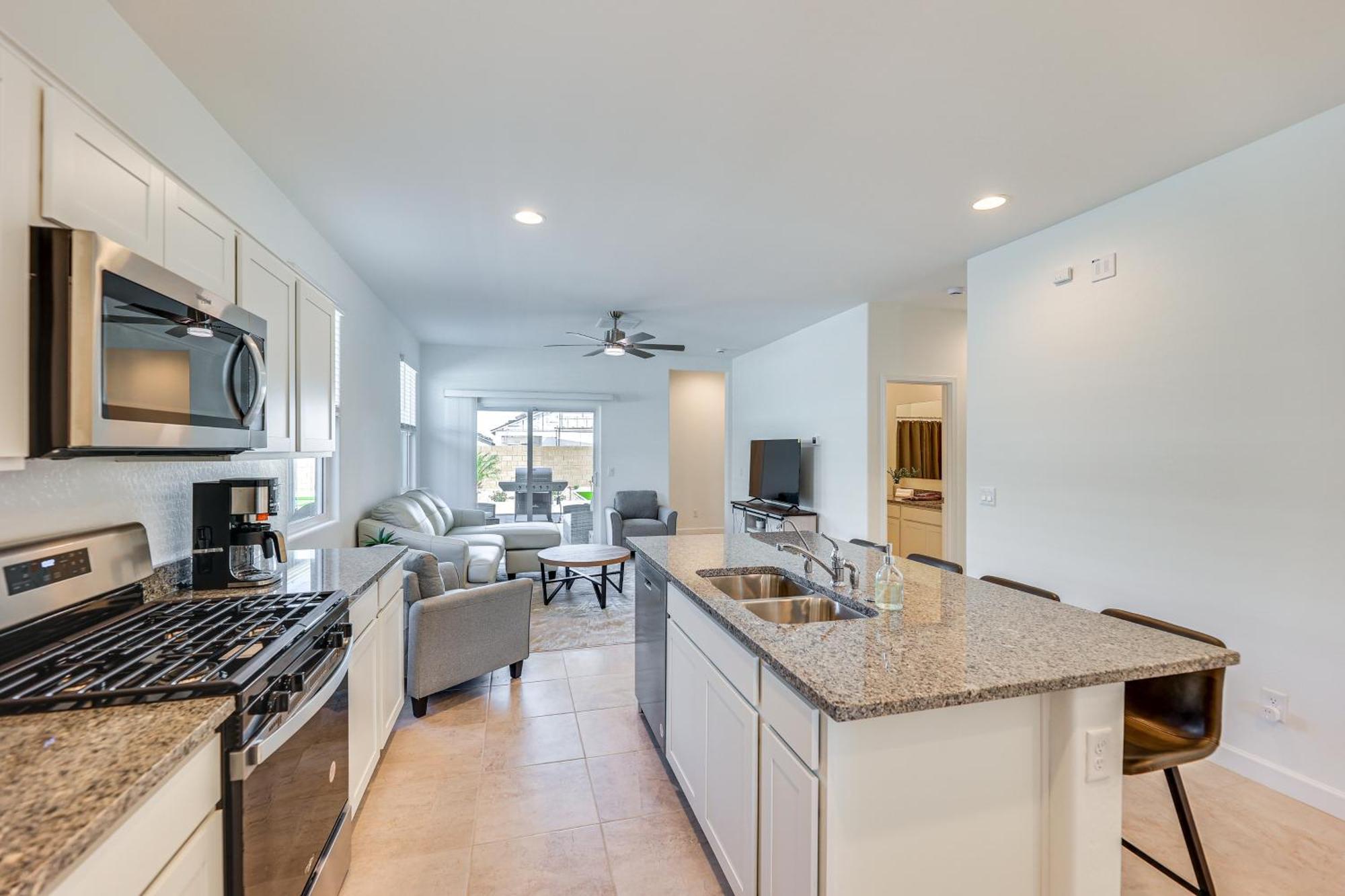 Maricopa Home With Putting Green And Covered Patio! Eksteriør bilde