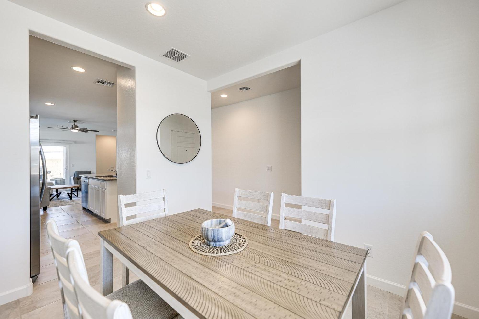 Maricopa Home With Putting Green And Covered Patio! Eksteriør bilde